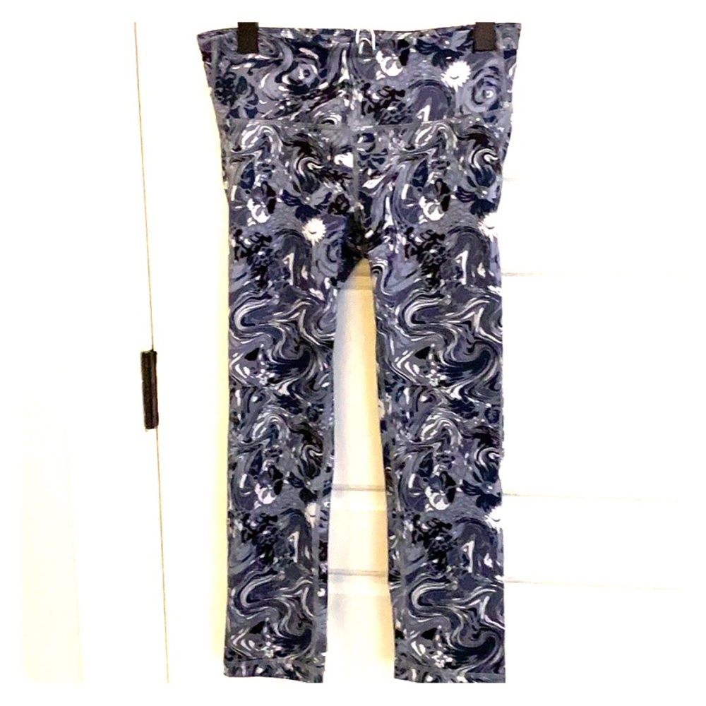 Gap Fit gfast capris - blue floral print